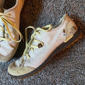The North Face Molly Natural Sneakers Tennis Shoes Size 7